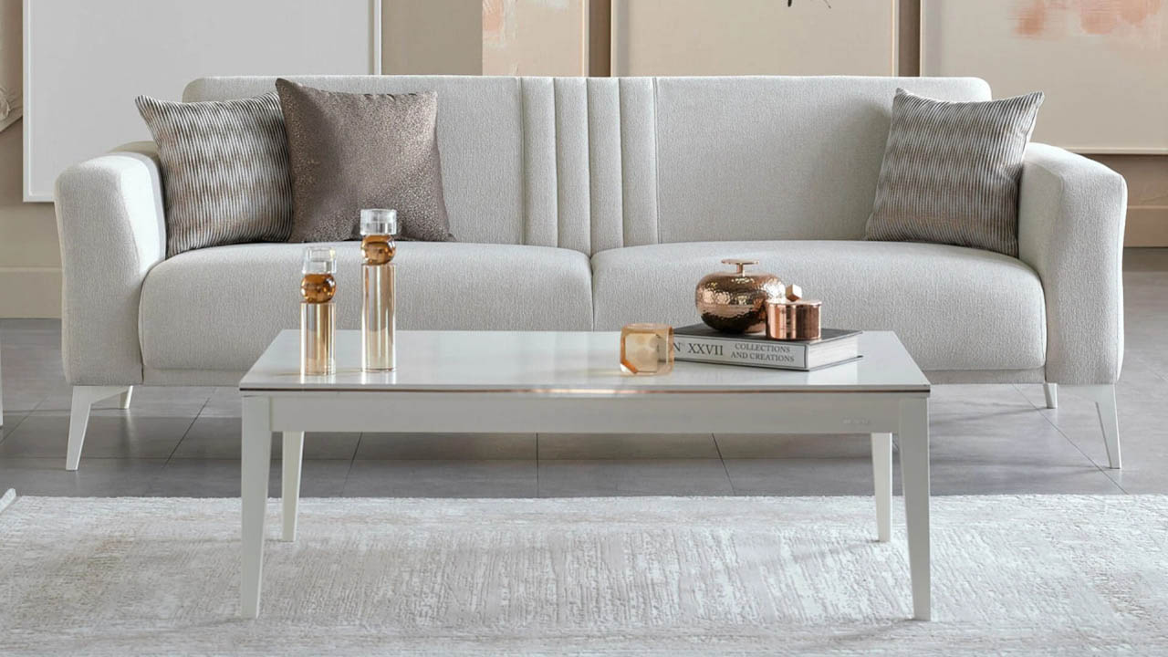 Nadia Masuta de cafea